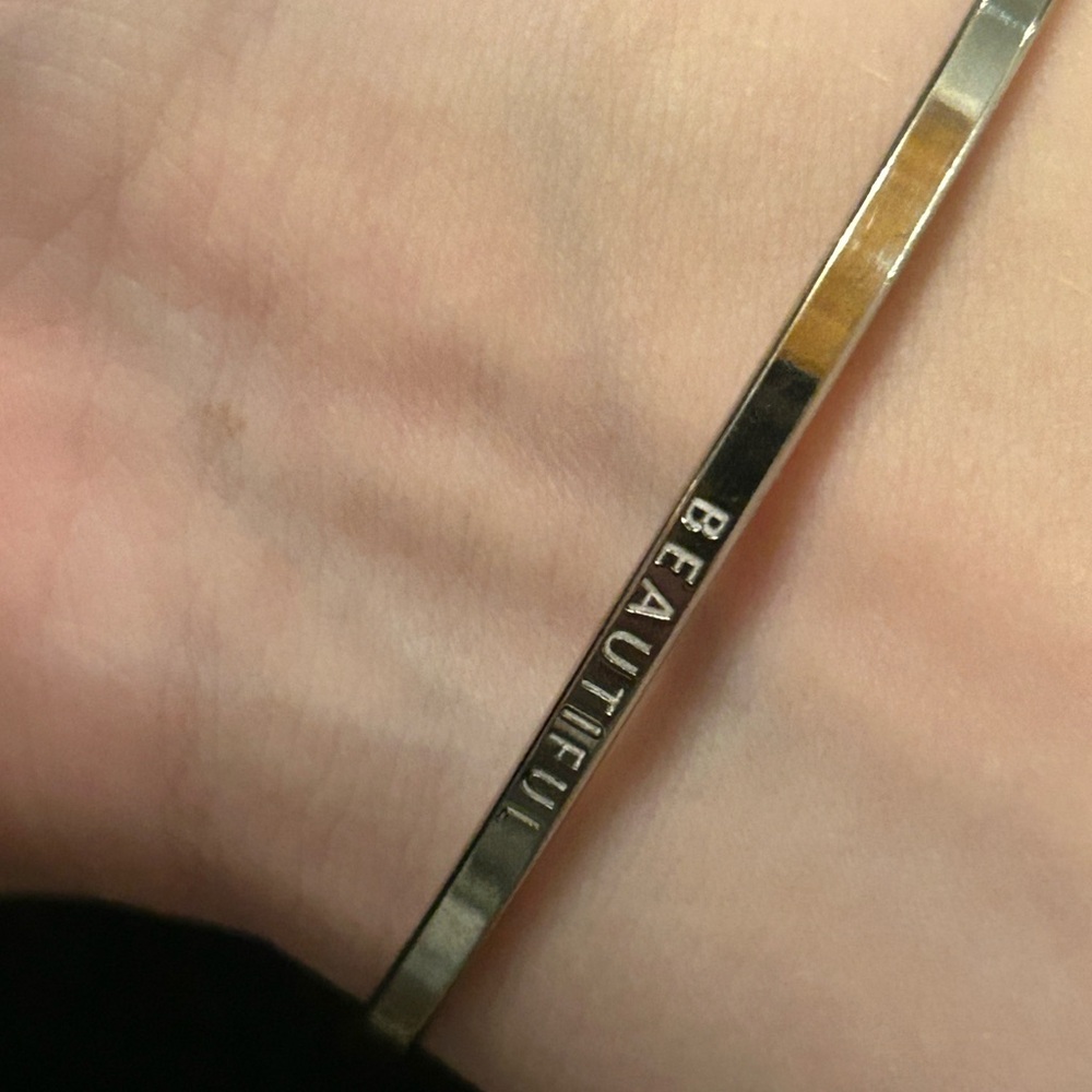 Chic Sterling Silver Bracelet with Engraving